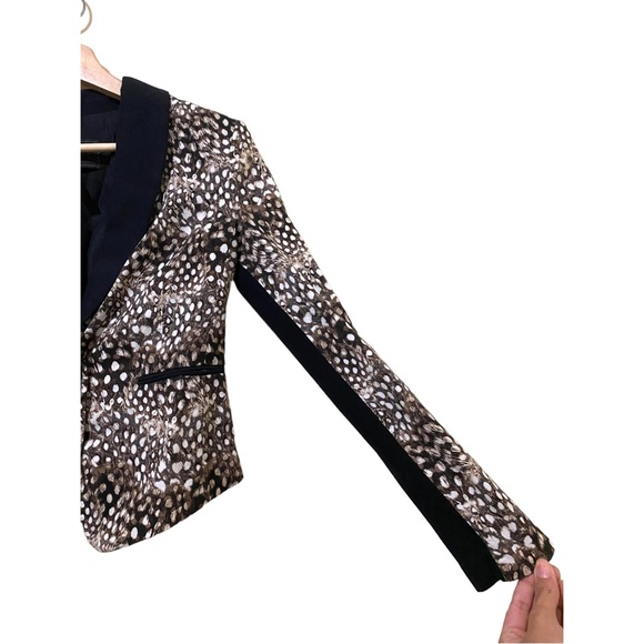 BCBGMAXAZRIA Shawl collar cropped brown cheetah/ feather print blazer - Picture 7 of 16